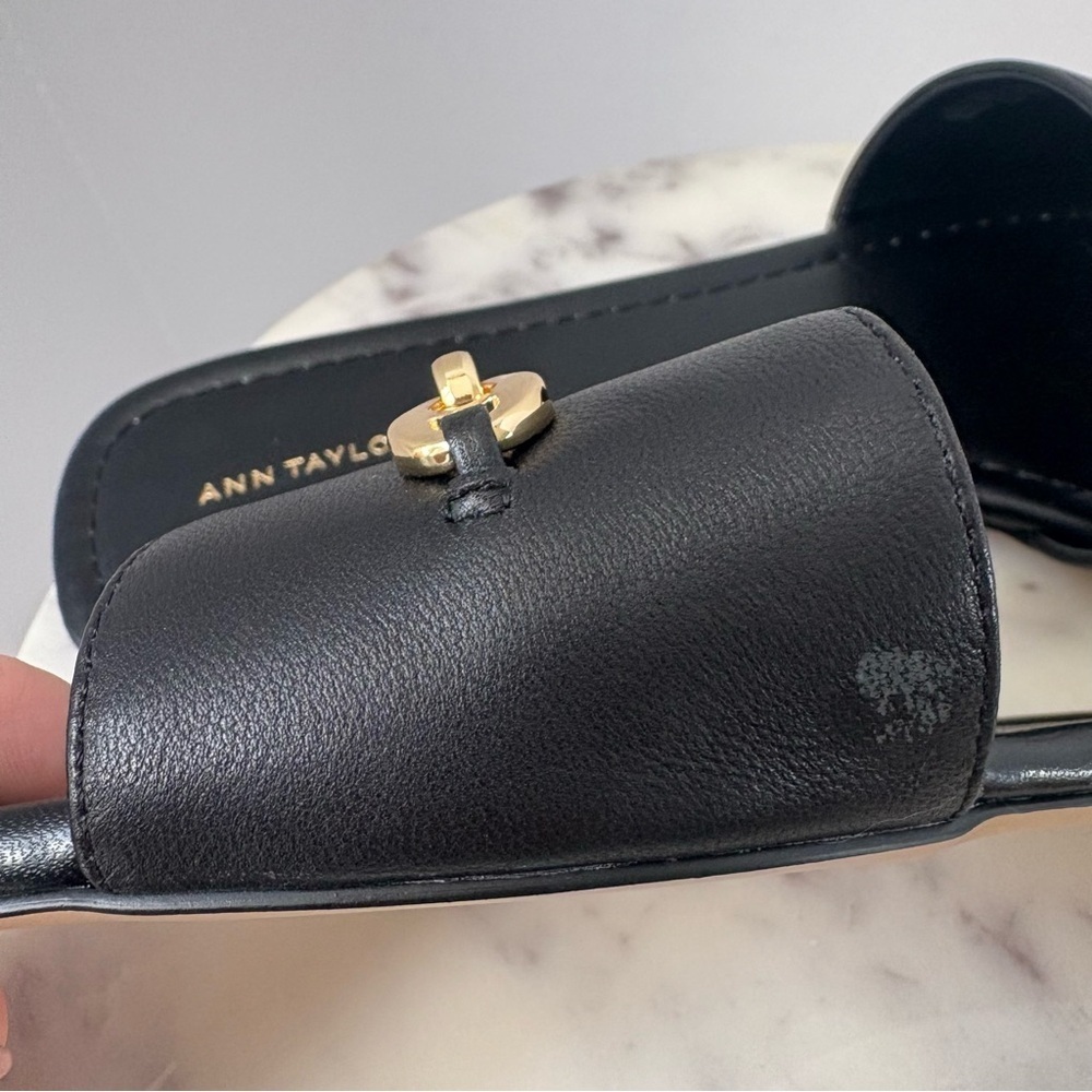 Ann Taylor Black Leather Slide Sandals Gold Chain Detail Size 10M - Picture 7 of 14